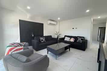 21A Borrowdace Avenue, Botany Downs