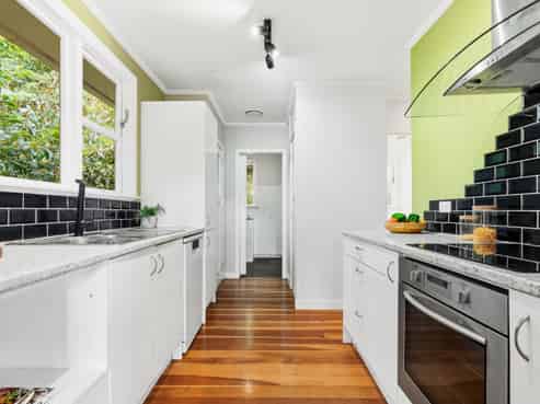 16 Manor Drive, Stokes Valley