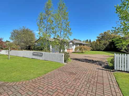 2 Yasmin Lane, Kinloch