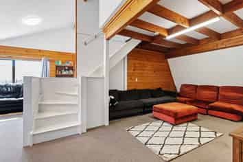 57 Hillcrest Road, Hillcrest