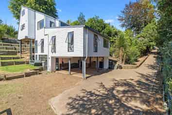 57 Hillcrest Road, Hillcrest