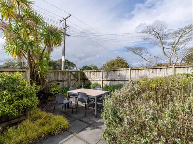 13 Wallis Street, Raglan