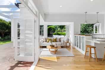 16 Bay Road, Saint Heliers