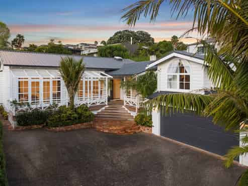 16 Bay Road, Saint Heliers