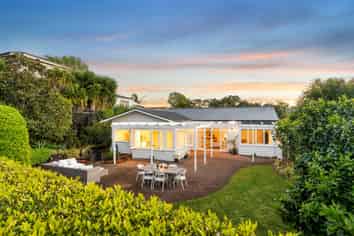 16 Bay Road, Saint Heliers