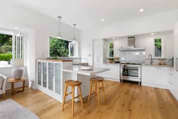 16 Bay Road, Saint Heliers