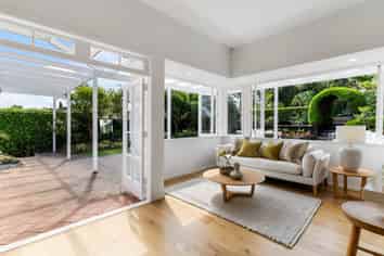 16 Bay Road, Saint Heliers