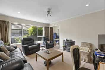 84 Joy Street, Shirley