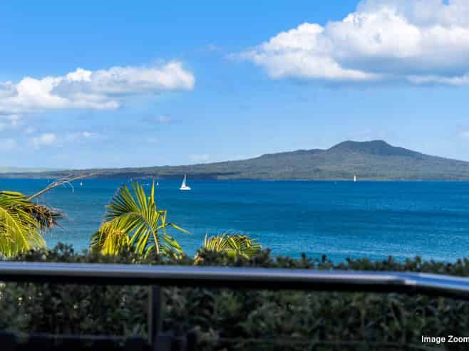 11 Kitchener Road, Takapuna