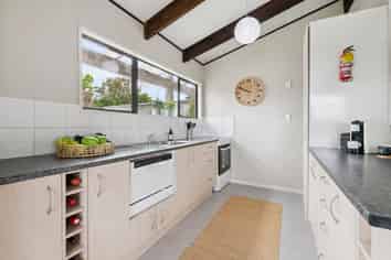 19 Shakespear Road, Army Bay