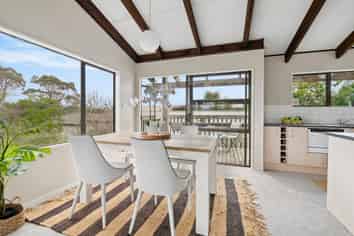 19 Shakespear Road, Army Bay