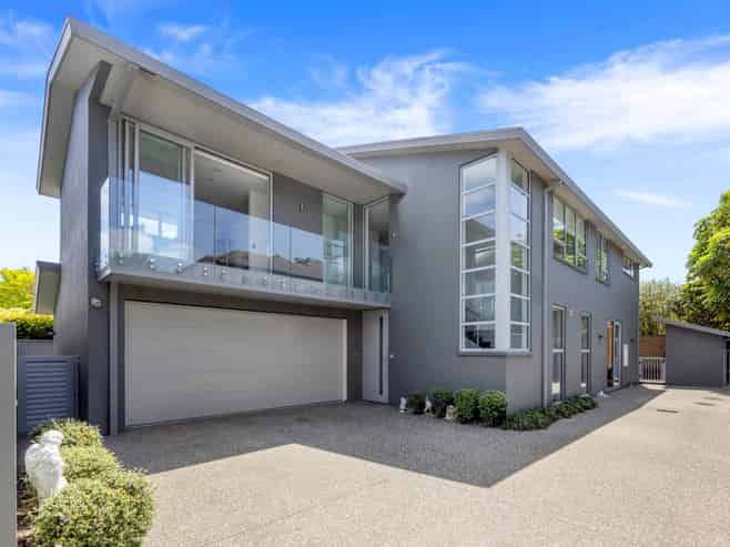 15  Queen Mary Avenue, Epsom