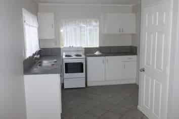 2/2/140a Browns Road, Manurewa
