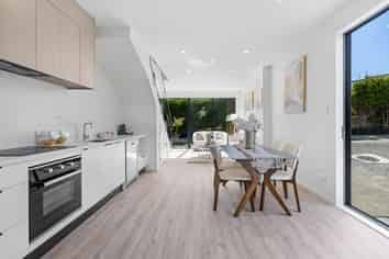 6/10 Hutchinsons Road, Bucklands Beach