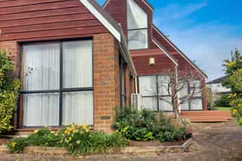 7 Sunrise Lane, Te Atatu South