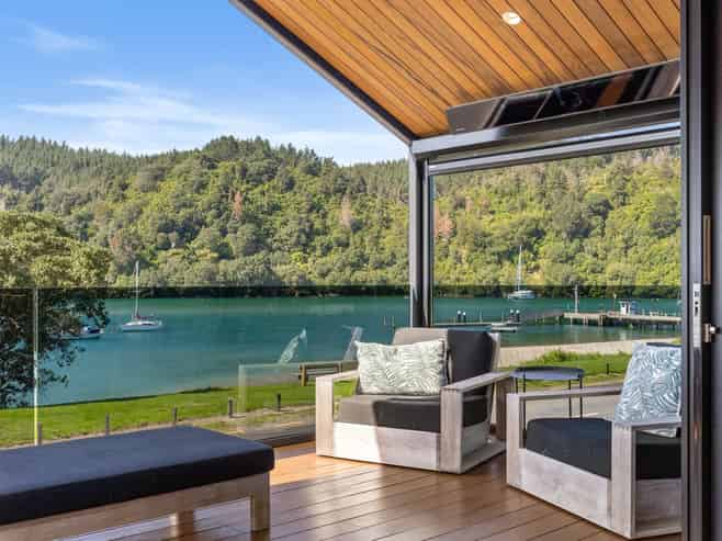 101 Beach Road, Whangamata