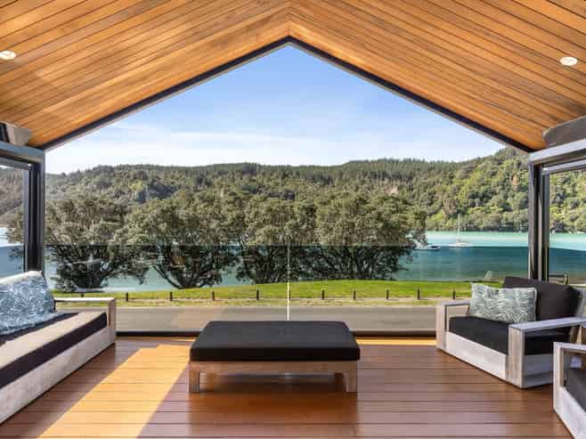 101 Beach Road, Whangamata