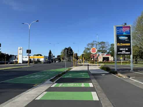 Profile + parking on busy Cameron Road