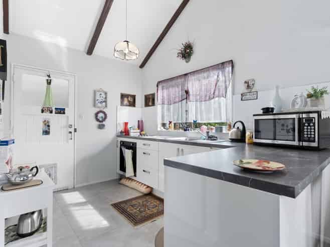 22b Raglan Street, Lansdowne
