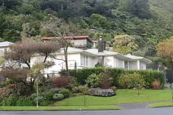 1 Holmes Grove, Naenae