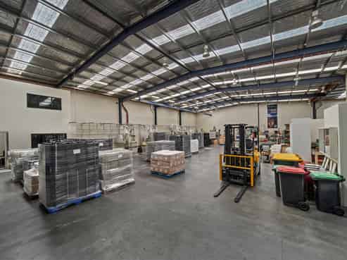 Retiring Owner- Vacant Possession!