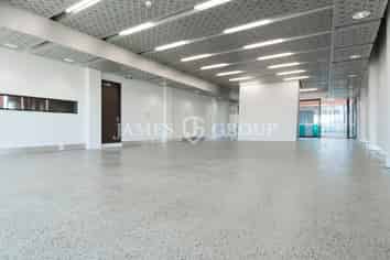 TIDY OFFICE 175M² WITH POLISHED CONCRETE