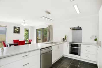 3a Savage Cres, Upper Hutt