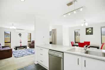 3a Savage Cres, Upper Hutt