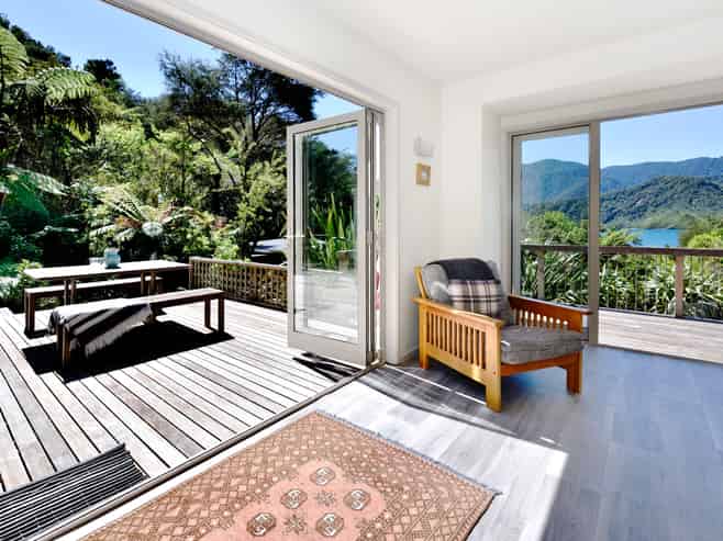 3215 Archers Road, Tennyson Inlet
