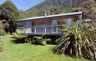 3215 Archers Road, Tennyson Inlet