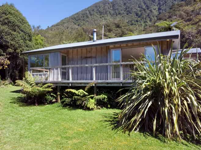 3215 Archers Road, Tennyson Inlet