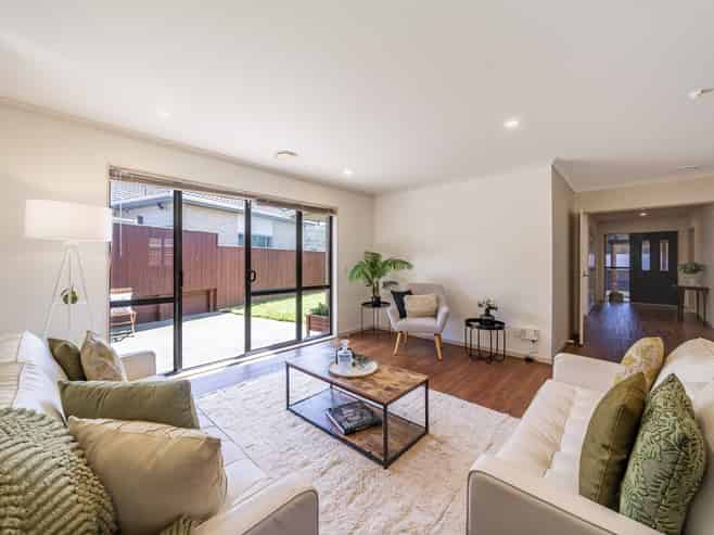 6 McEwen Crescent, Riverstone Terraces