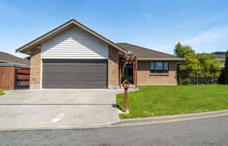 6 McEwen Crescent, Riverstone Terraces