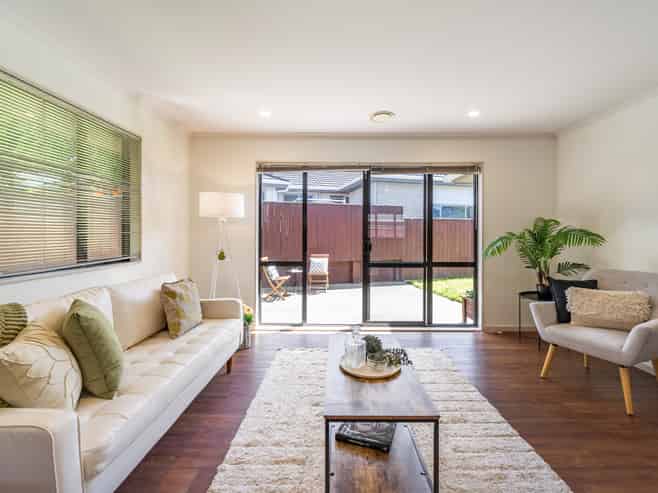 6 McEwen Crescent, Riverstone Terraces