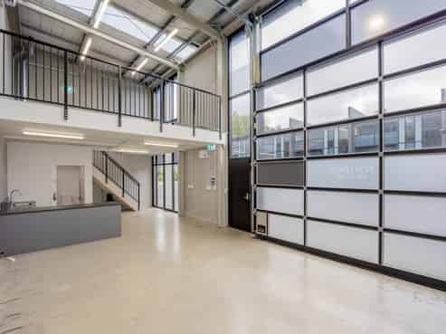 NEAR NEW HIGH STUD INDUSTRIAL PROPERTY
