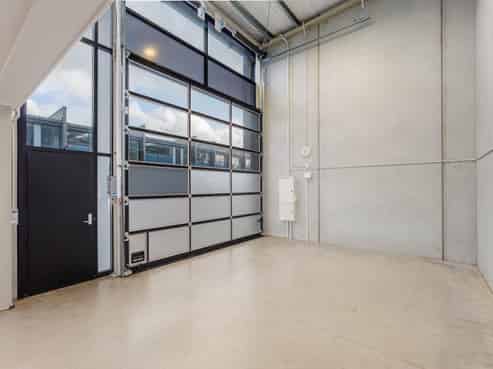NEAR NEW HIGH STUD INDUSTRIAL PROPERTY
