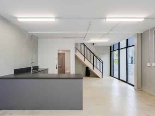 NEAR NEW HIGH STUD INDUSTRIAL PROPERTY
