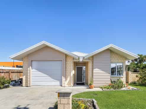 30 Russell Street, Westport