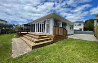 19 Cherry Rd, Bucklands Beach