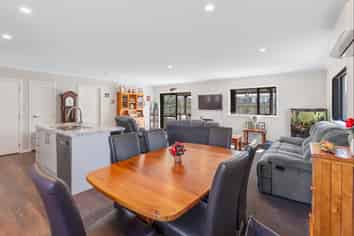 100A Queen Street, Levin