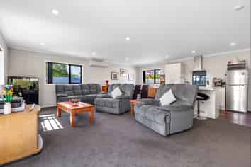 100A Queen Street, Levin