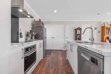 100A Queen Street, Levin