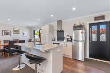 100A Queen Street, Levin