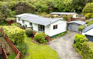 12 Fiona Grove, Karori