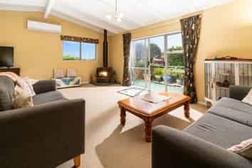 12 Fiona Grove, Karori