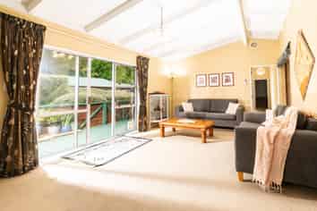 12 Fiona Grove, Karori