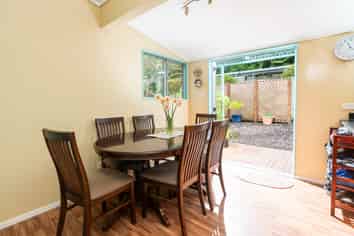 12 Fiona Grove, Karori
