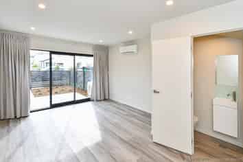 2/137 Hall Ave, Mangere