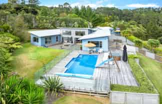 26 McCallum Drive, Sandspit