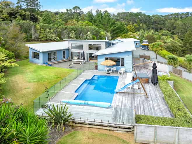 26 McCallum Drive, Sandspit